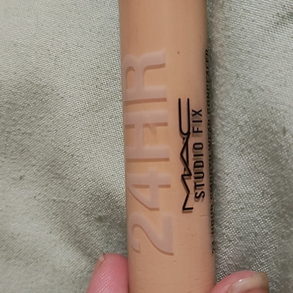 Mac concealer - Picture 3 of 6